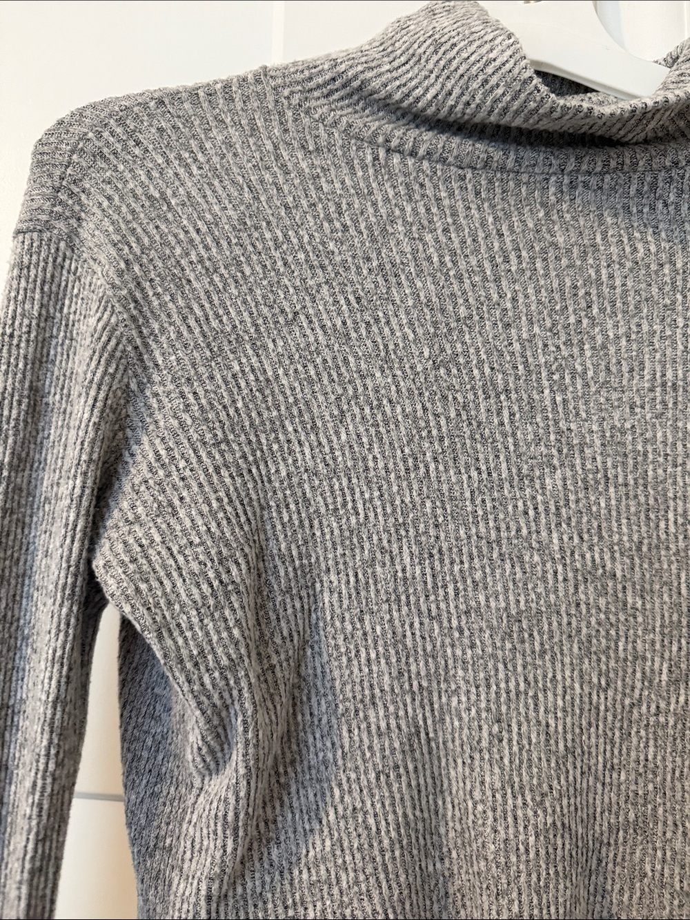 Olivia Rae Gray Ribbed Cropped Turtleneck Sweater - Picture 3 of 4